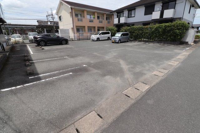 アークフラッツ　A棟の駐車場