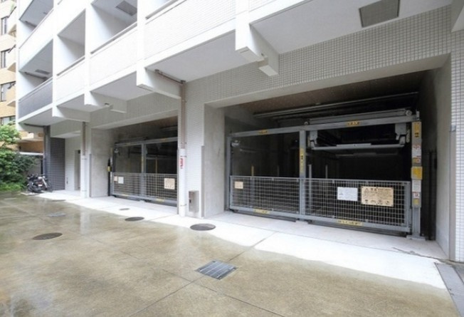 コンフォリア春日富坂の駐車場