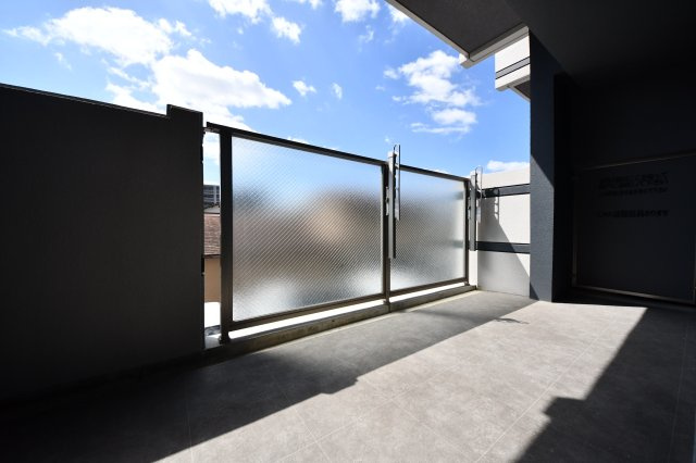 アースコートY’sシティ津田新町のバルコニー