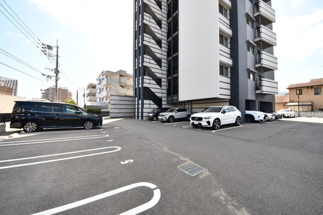 アースコートY’sシティ津田新町の駐車場