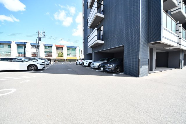 アースコートY’sシティ津田新町の駐車場