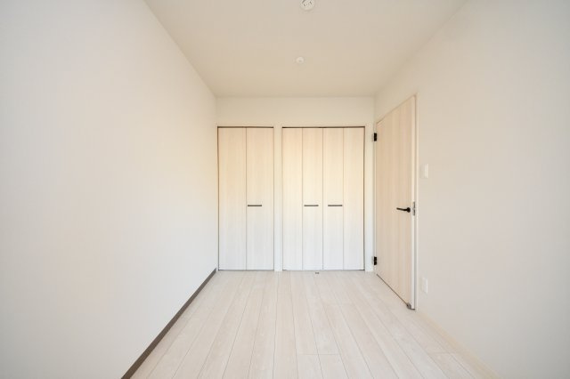 アースコートY’sシティ津田新町の洋室