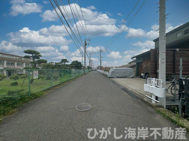 茅ヶ崎市本村３丁目　売地の前面道路含む現地写真|現地外観