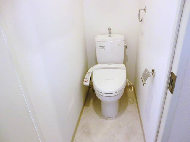 ＡＲＴＥＳＳＩＭＯ　ＬＩＮＫ　ＲＯＳＳＯのトイレ|温水洗浄機能付きトイレです