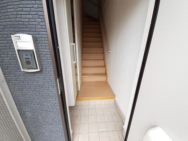 ヴィラ　モデルノの玄関