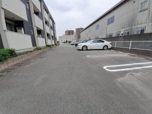 ヴィラ　モデルノの駐車場