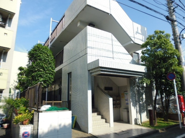 【外観】 | エーデルハイム | 鉄筋コンクリート造のがっちりとした建物。