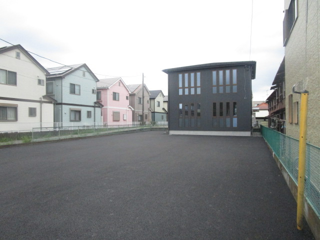 高座郡寒川町岡田６丁目の倉庫