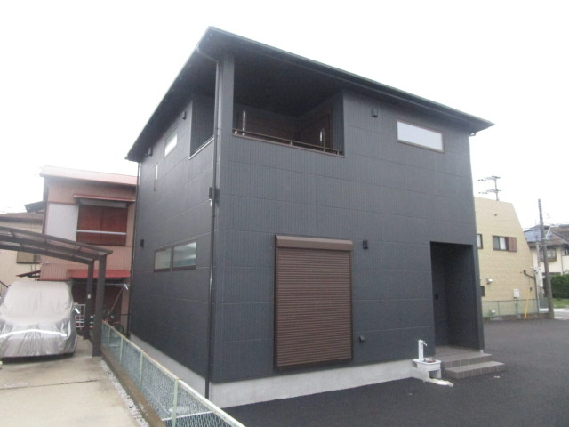 高座郡寒川町岡田６丁目の倉庫