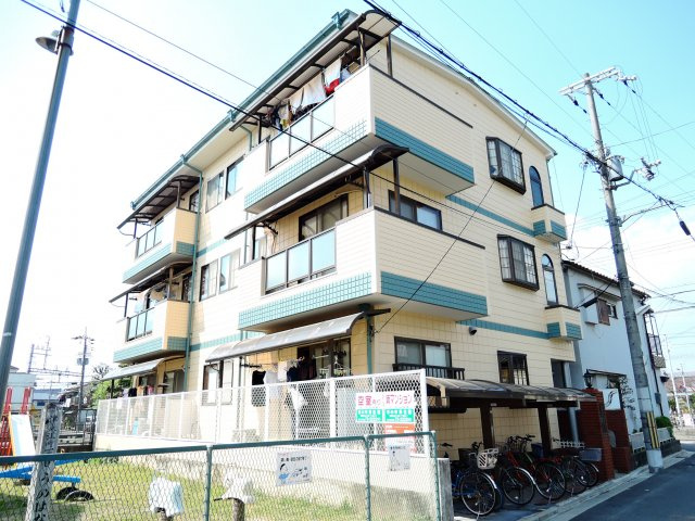 高槻市津之江町１丁目の賃貸マンションの外観