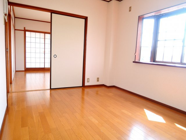 高槻市津之江町１丁目の賃貸マンションの洋室