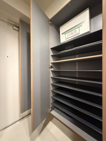 渋谷区代々木１丁目の中古マンションの収納|シューズボックス