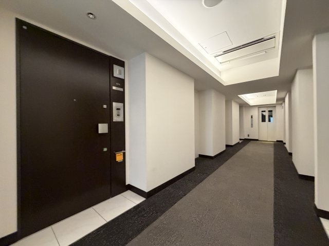 渋谷区代々木１丁目の中古マンションの玄関|内廊下設計
