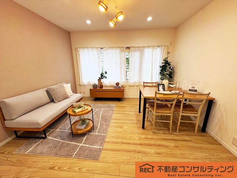 深江ロイヤルマンションの居間・リビング|阪神深江駅徒歩7分！フルリノベーション物件！