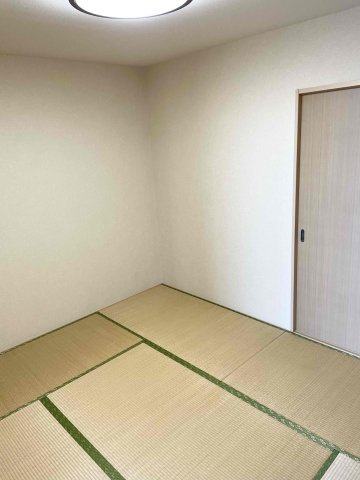 ベロウ岩上の和室