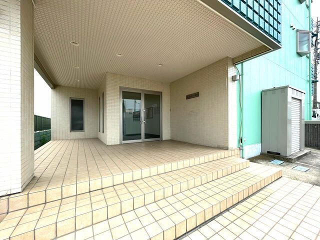 ガーデンヒルズ越谷のエントランス