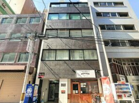 商栄ビルの外観