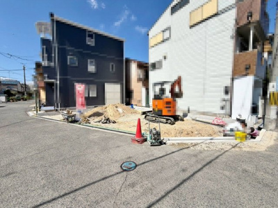 【外観】 | 富秋町２丁目　新築一戸建 | 【南東・北東向きの角地】日当り・通風良好♪たっぷりの陽光に包まれる明るい住まいに気持も明るくなりますね！