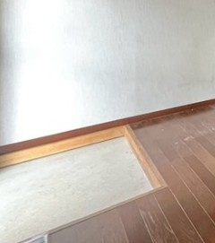 朝田コーポの玄関