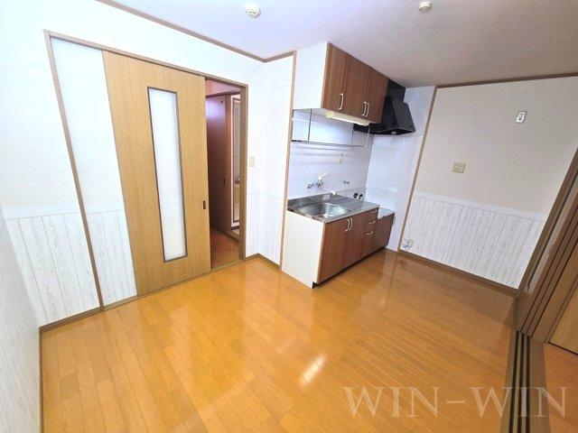 メゾンKの居間・リビング|イメージ（同建物内別部屋の写真です）