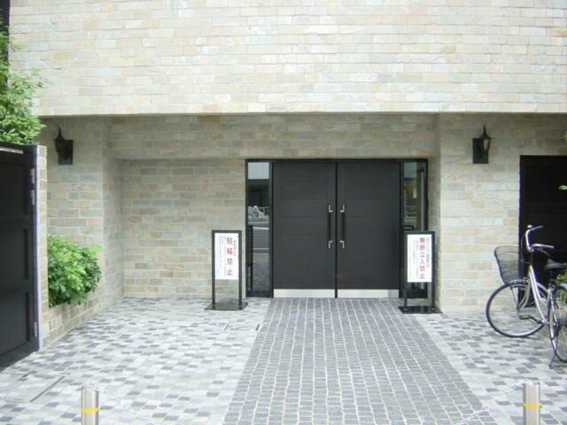 フェニックス芝アストラーレのエントランス