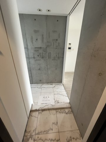 港区麻布十番２丁目の賃貸マンションの玄関