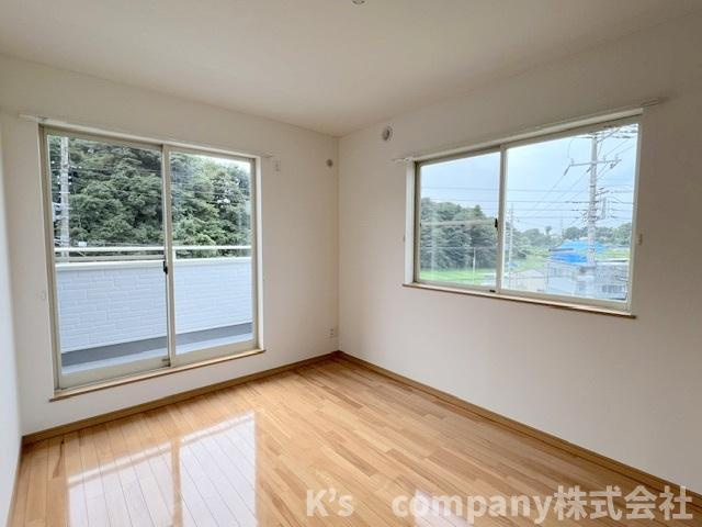 藤沢市用田　中古戸建の子供部屋|洋室6帖◇バルコニーに出入りのできるお部屋◇お子様のお部屋におすすめです◇