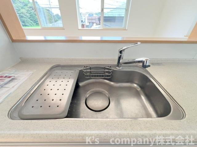 藤沢市用田　中古戸建のキッチン|耐久性に優れたステンレス素材のシンク◇
