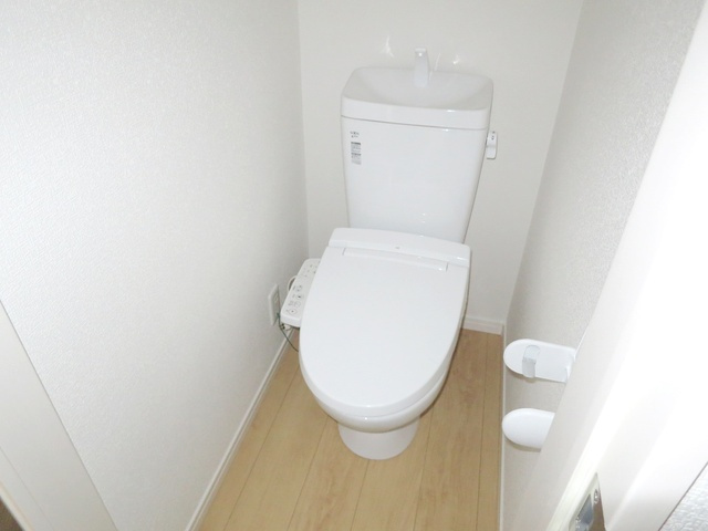 モンテリオ新小岩のトイレ|温水洗浄便座機能が付いたトイレです。