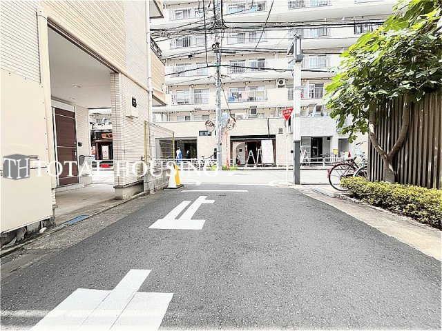 【前面道路含む現地写真】 | 調布市布田1丁目　中古戸建