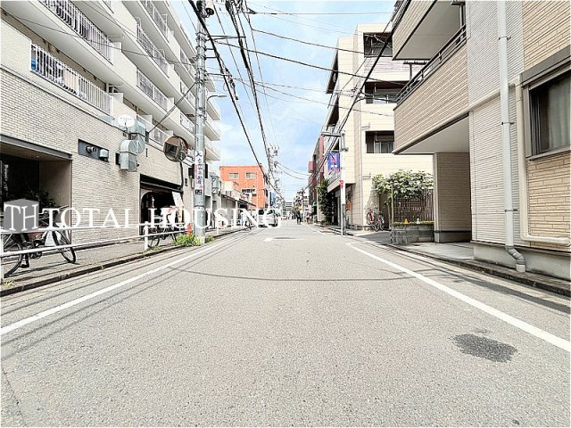 【前面道路含む現地写真】 | 調布市布田1丁目　中古戸建
