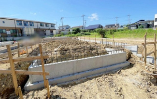 【外観】 | 土浦市桜ケ丘町第5　新築戸建　1号棟 | 完成前につき、今なら建築中の様子をご確認いただけます！完成が待ち遠しい新築住宅です。
