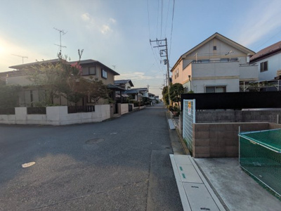 【前面道路含む現地写真】 | 幸手市大字天神島　3LDK　ウォークインクローゼット付