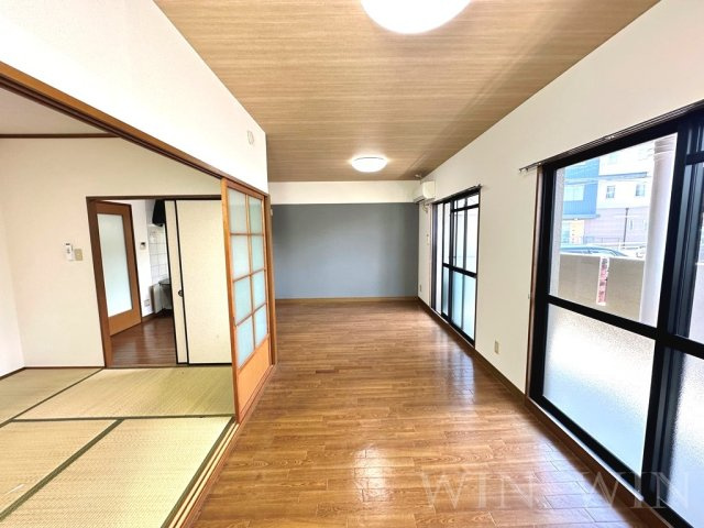 イーストパレスの居間・リビング