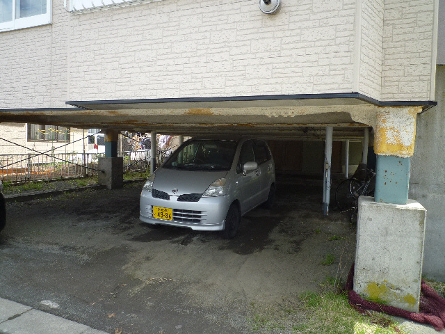 コーポ江花の駐車場