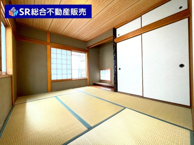 東石切町2丁目中古戸建のキッチン|3口コンロ、グリル付きのシステムキッチン♪