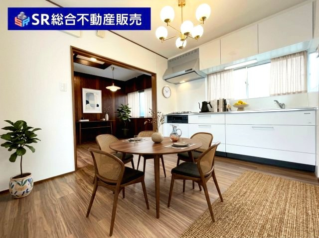 東石切町2丁目中古戸建の居間・リビング|リビングは11.5帖♪ご家族でゆったりとお過ごしいただけます。