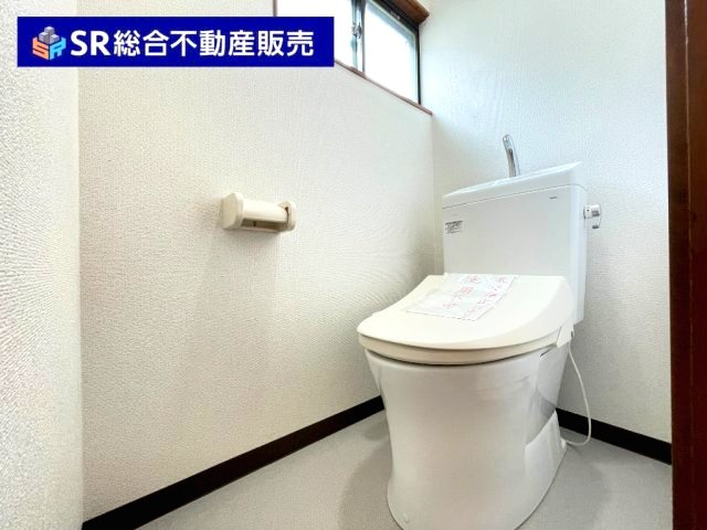 東石切町2丁目中古戸建のトイレ|温水洗浄便座もございます♪