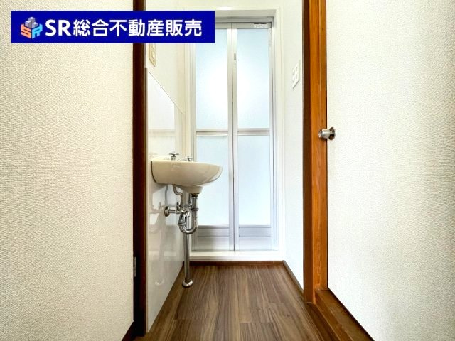 東石切町2丁目中古戸建の脱衣所|脱衣スペースは狭めですが、あります。