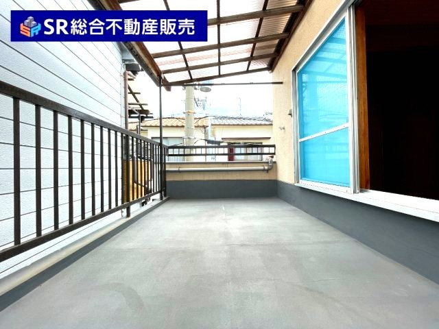 東石切町2丁目中古戸建のバルコニー|バルコニーは広く、陽当たり良好で洗濯物が乾きやすいです！