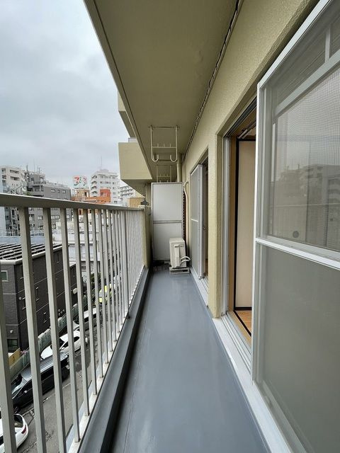 山口マンションのバルコニー|落ち着いた時間を過ごせるバルコニーです