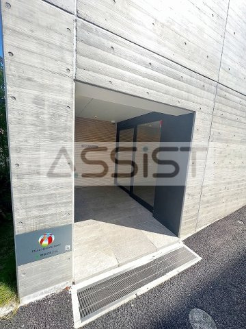 ジニア不動前のエントランス