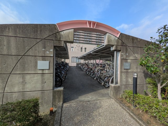 桃花台パークヒルズ五番館の駐輪場|駐輪場