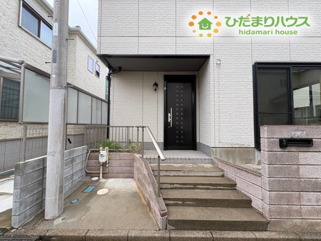 鴻巣市生出塚1丁目　中古戸建の玄関
