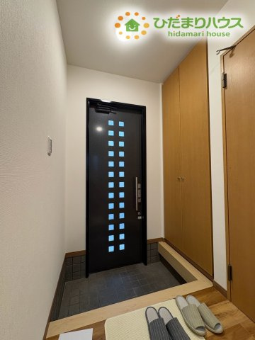鴻巣市生出塚1丁目　中古戸建の玄関
