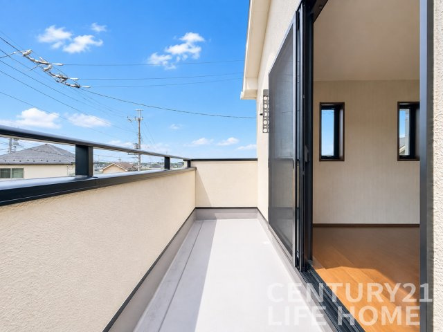 【バルコニー】 | 東急田園都市線「溝の口」新築戸建 | 暖かな日差しのふりそそぐバルコニー