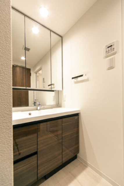 パークトトロス　０１の洗面所|※写真は同タイプ住戸です。