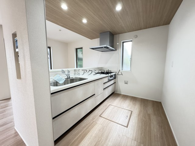 入間市高倉5丁目・全15棟　新築一戸建　3号棟のキッチン|リビングが見渡せる対面式キッチン