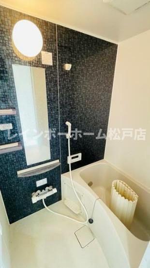 八潮市八潮４丁目のアパートの浴室