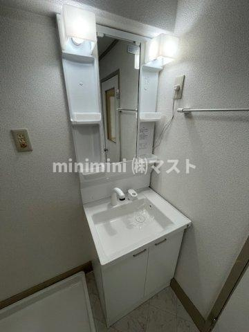 メゾンロイヤルの洗面所